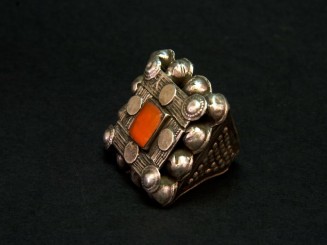 Silver and carnelian ring