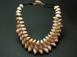 Cowrie shells necklace (small)